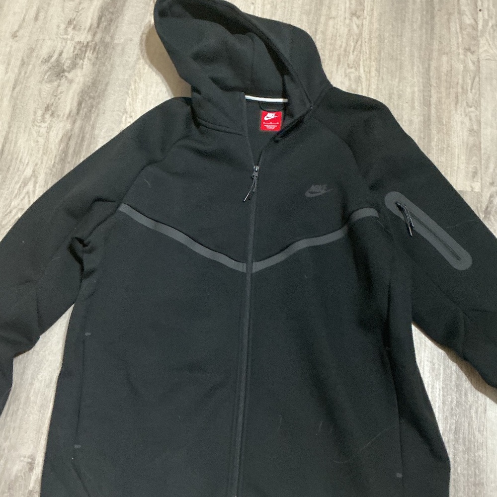 Black Nike tech